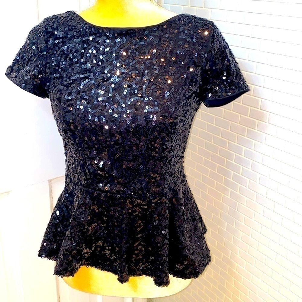 Casual Couture black sequin short sleeve peplum top. Back Zipper.Lined. Size M.